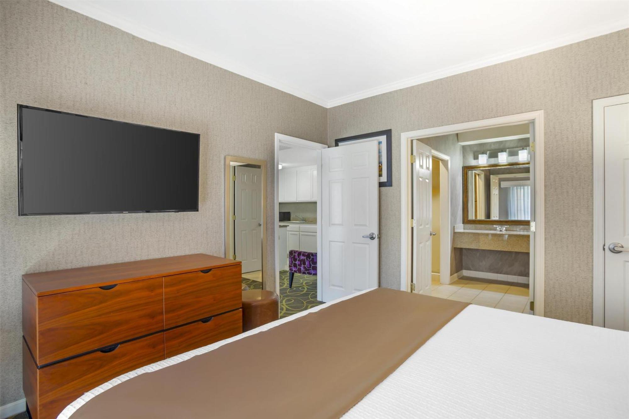 เบสต์ เวสเทิร์น พลัส ดิกซอน เดวิส Hotel ภายนอก รูปภาพ